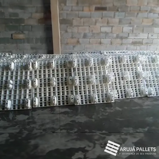 Pallet de plástico usado em Mogi